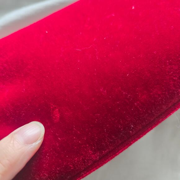 Vintage XOXO Y2K Burgundy Red Velvet Gold Chain Purse with Charms Shoulder Bag - Picture 4 of 10